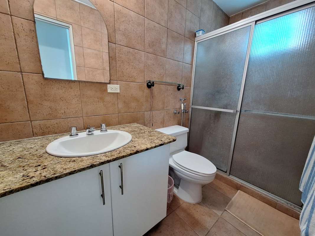 Kitchen with breakfast counter and cabinetry in PH Palma de Mallorca San Francisco