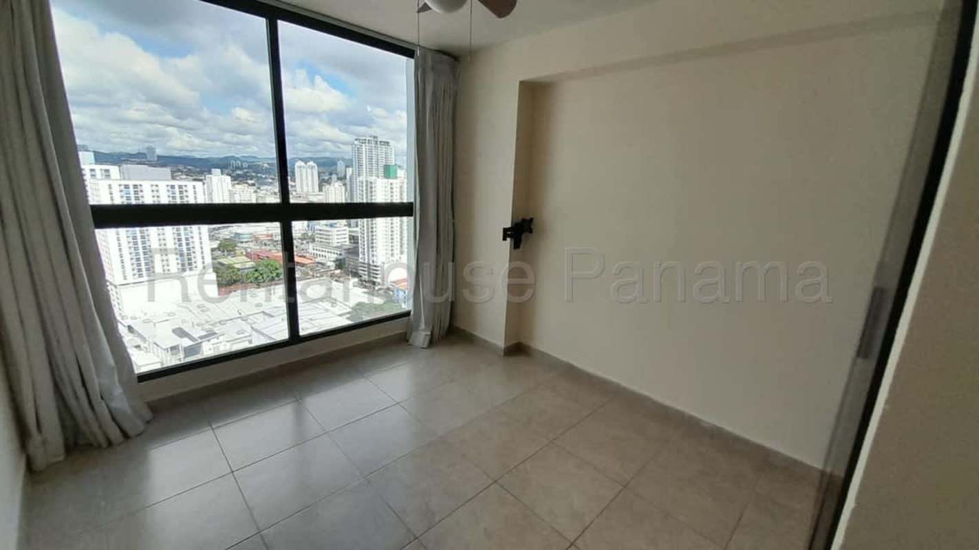 Bathroom with enclosed glass shower and modern fixtures PH Vista Verde Carrasquilla