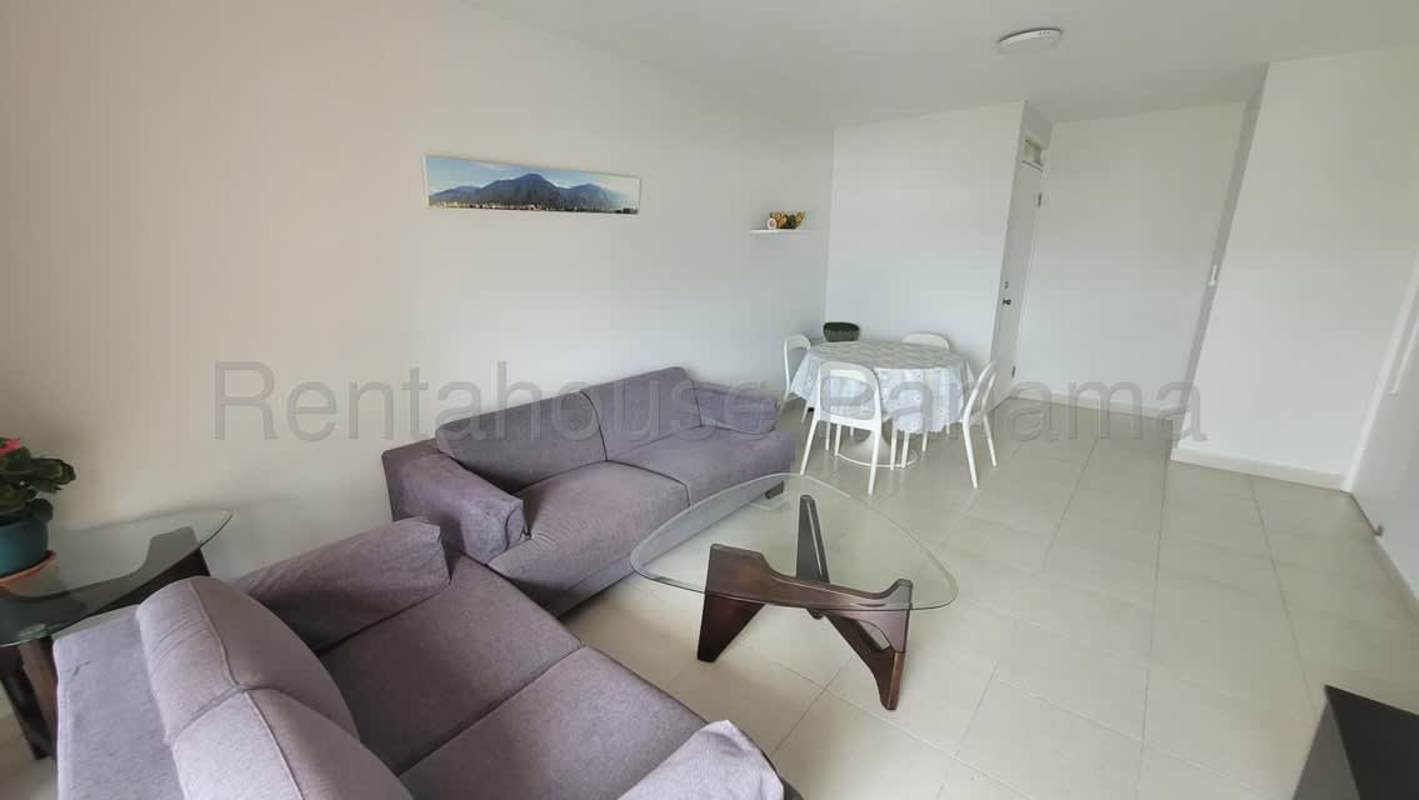 Open living-dining room with balcony natural light PH Versalles Panama City apartment
