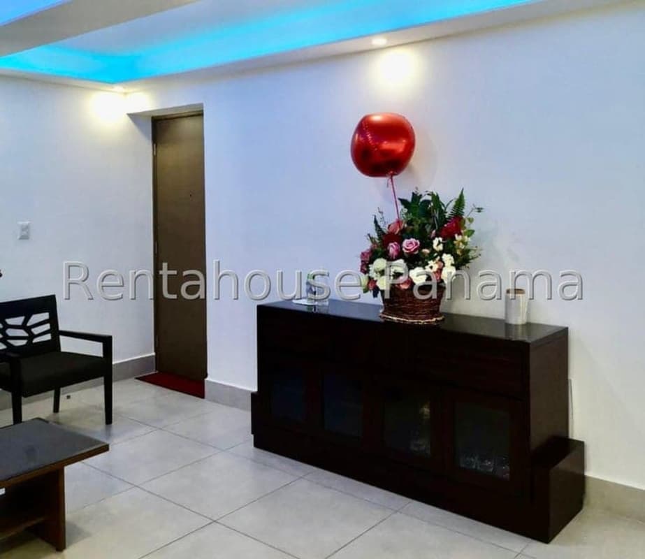 Bedroom with large window, built-in closet, AC at PH Park Loft, Obarrio Panama City