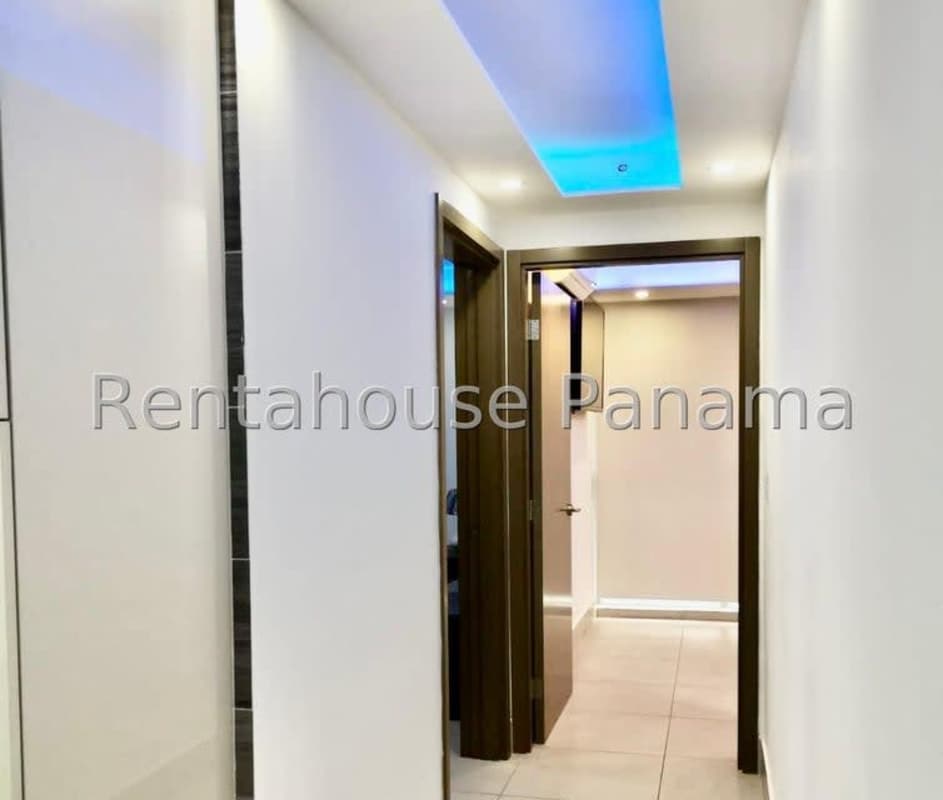 Second bedroom with private bathroom and AC unit at PH Park Loft Obarrio Panama City rental