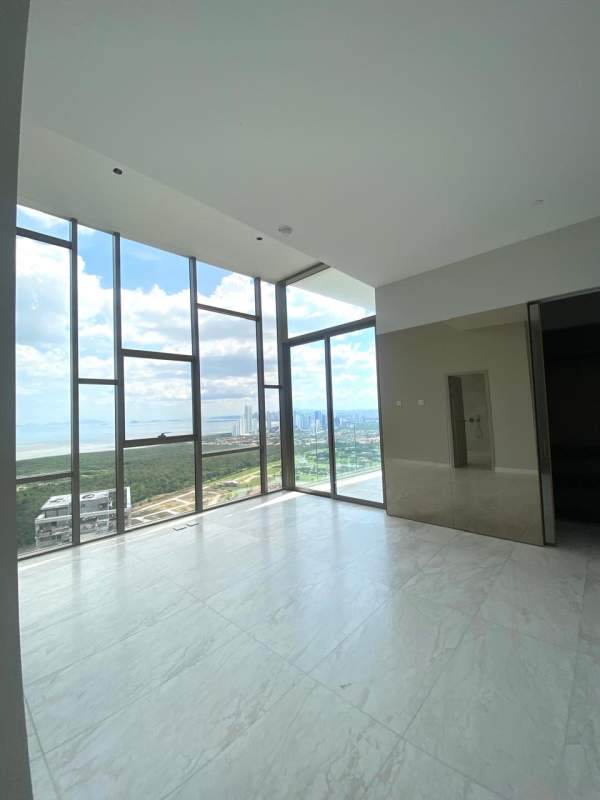 Bright bedroom with floor-to-ceiling windows, marble flooring, stunning ocean and golf course views - La Maison By Fendi Casa Panama