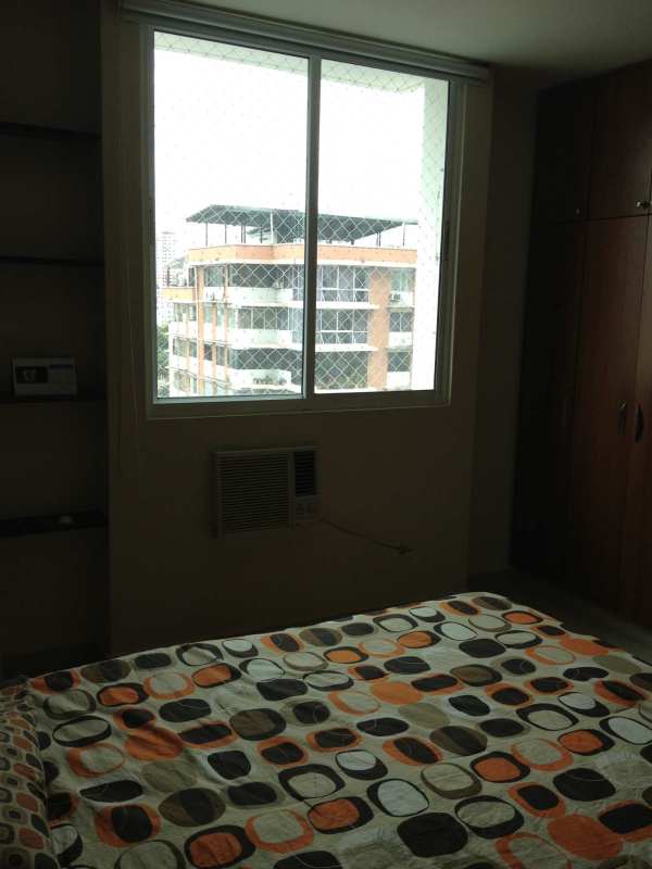 Bedroom with window AC, safety net, wood wardrobe PH Onyx Via Argentina Panama