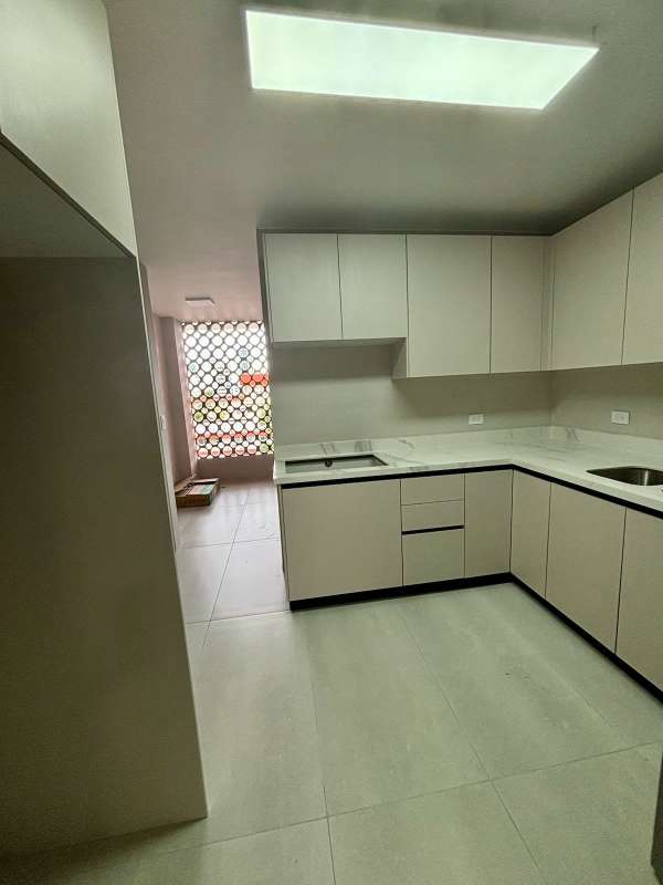 Spacious bedroom featuring split AC and large windows PH Deveaux San Francisco Panama City