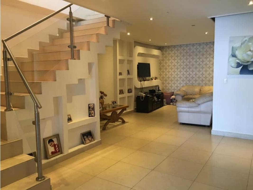 Spacious master bedroom with balcony facing Pacific Ocean in PH Rivage Panama