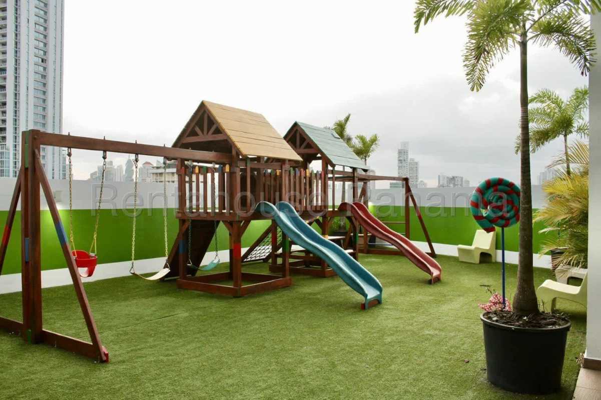 Rooftop infinity pool overlooking green park and city skyline at PH San Francisco Tower