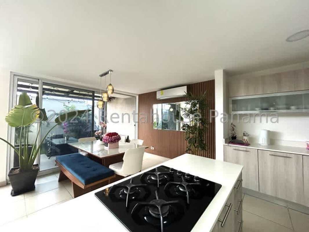 4BR Modern House with Terrace and Pool in Costa Sur