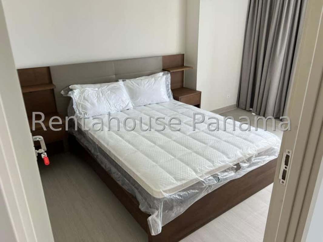 Exterior view of PH Arcadia modern high-rise in Costa del Este Panama with elegant lobby entrance