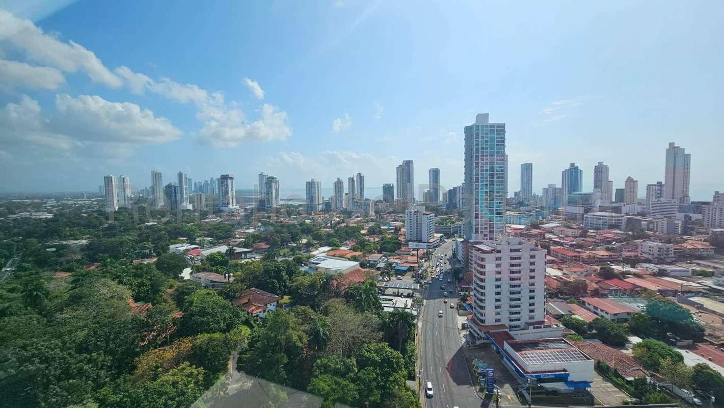 Modern lobby with seating and security at PH San Francisco Park San Francisco District Panama