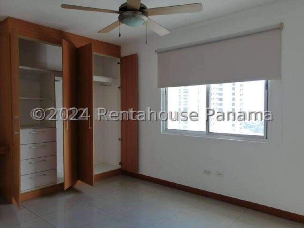 Second bedroom with built-in closet, AC, large window PH Bahia del Golf Panama