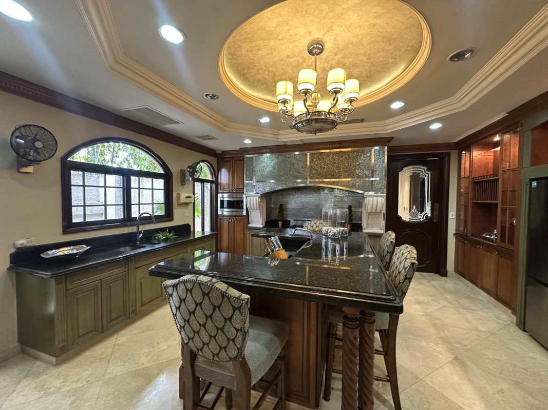 Luxury 5BR Mansion with Pool Balmoral Costa del Este