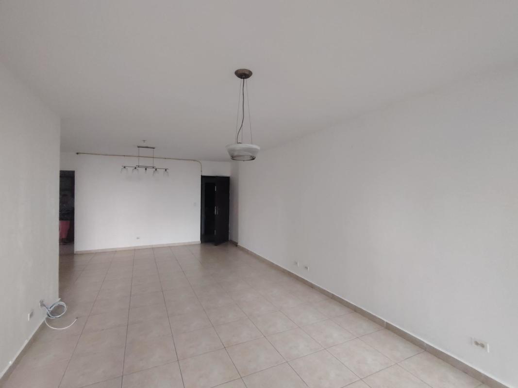 Enclosed kitchen with laundry hookups in PH San Francisco Bay apartment Panama City