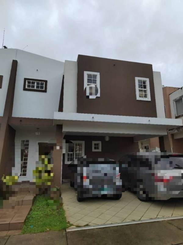 Exterior two-level townhouse with covered parking for 2 cars at PH Everest Brisas del Golf Panama