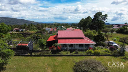 Aerial photo of mountain home with fenced yard, lush garden and outdoor structures Volcancito Boquete Panama