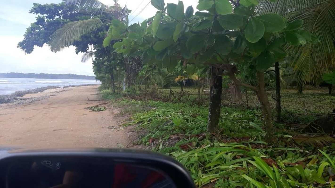 Sandy beach road leading to prime beachfront lot Isla Colón Bocas Panama perfect for development