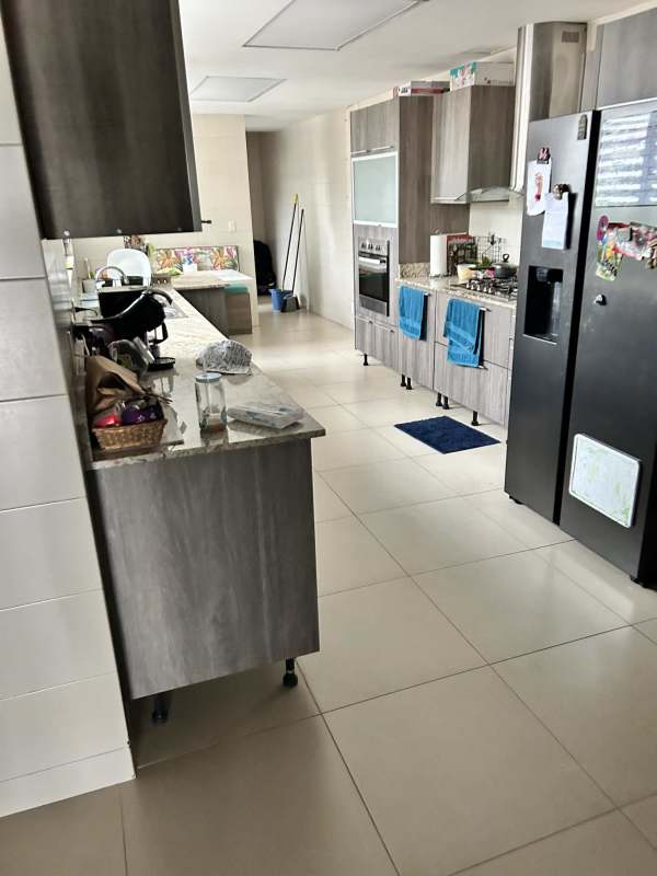 Kitchen with granite counters, built-in appliances in PH Diplomático Obarrio Panama