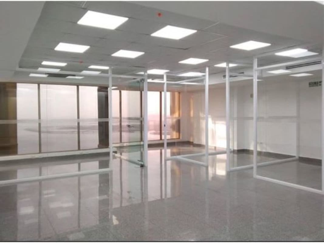 Glass divided luxury commercial office for rent in PH BICSA Tower banking district Panama City