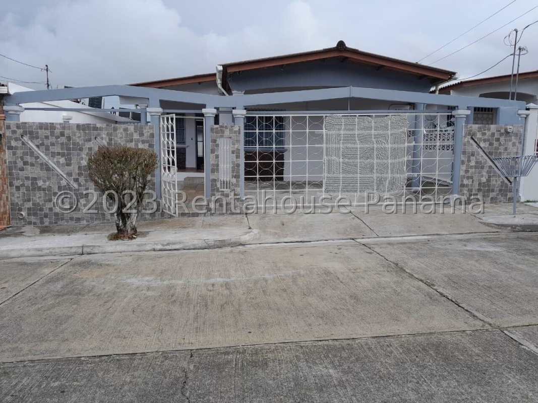 House with covered carport and secure entry gate in Brisas del Golf Panama