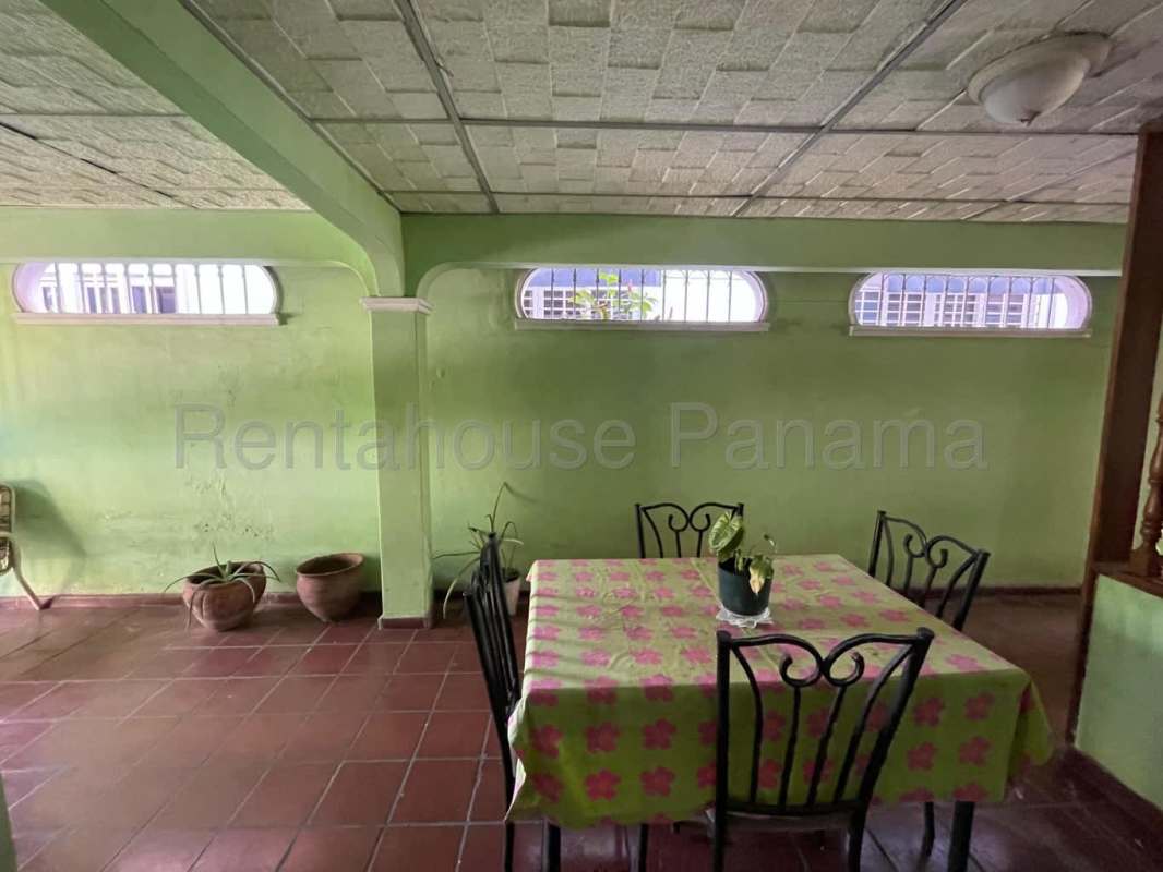 Traditional living room with beige sofas, curtains, ceiling fan Betania home for sale Panama