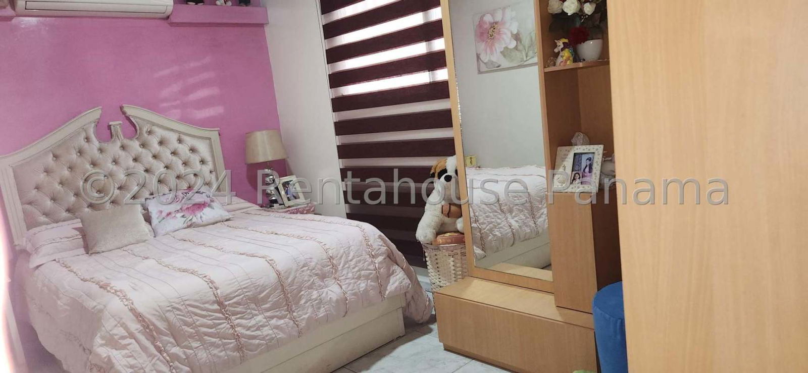 Spacious outdoor covered terrace with iron fence, seating and plants in house Pueblo Nuevo Panama