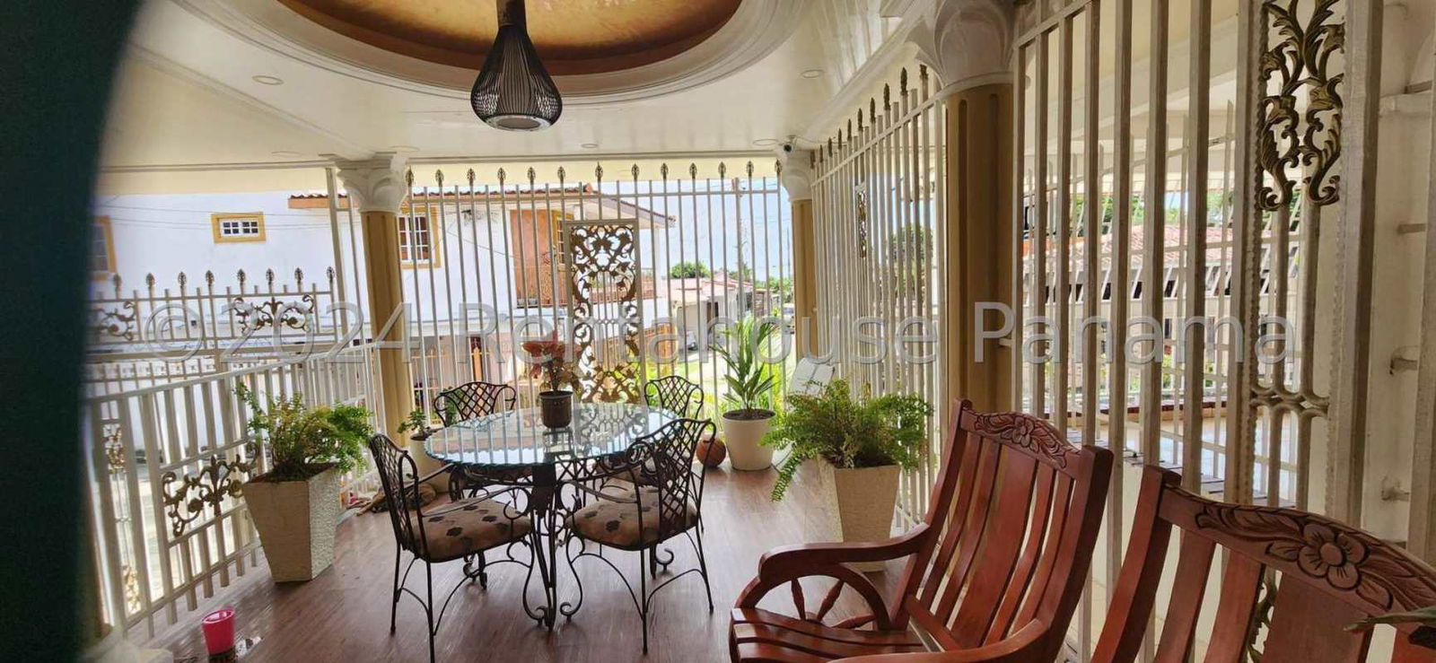 Bathroom with pedestal sink, mirrored cabinet and enclosed shower Pueblo Nuevo Panama