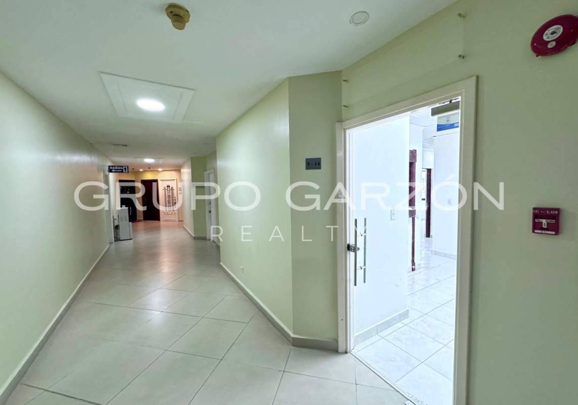 Clinic private workspace inside Clínica San Fernando building Panama