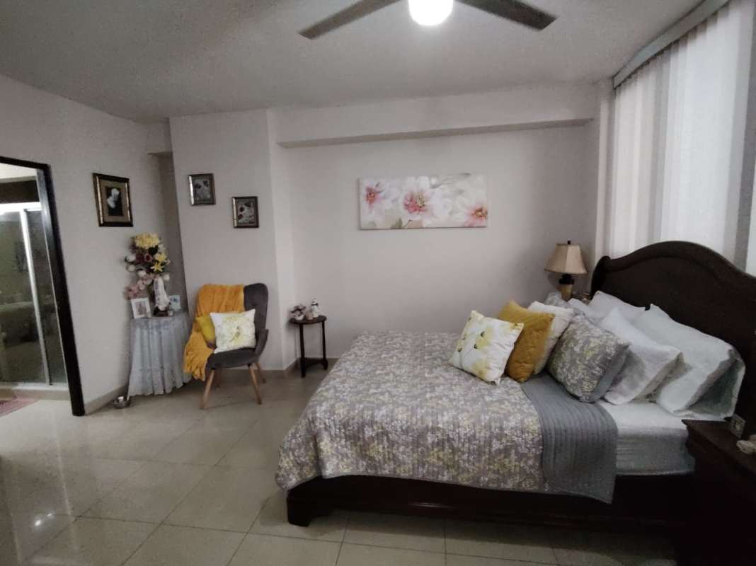 Deluxe lobby with designer decor and seating in PH Windows Tower Panama City