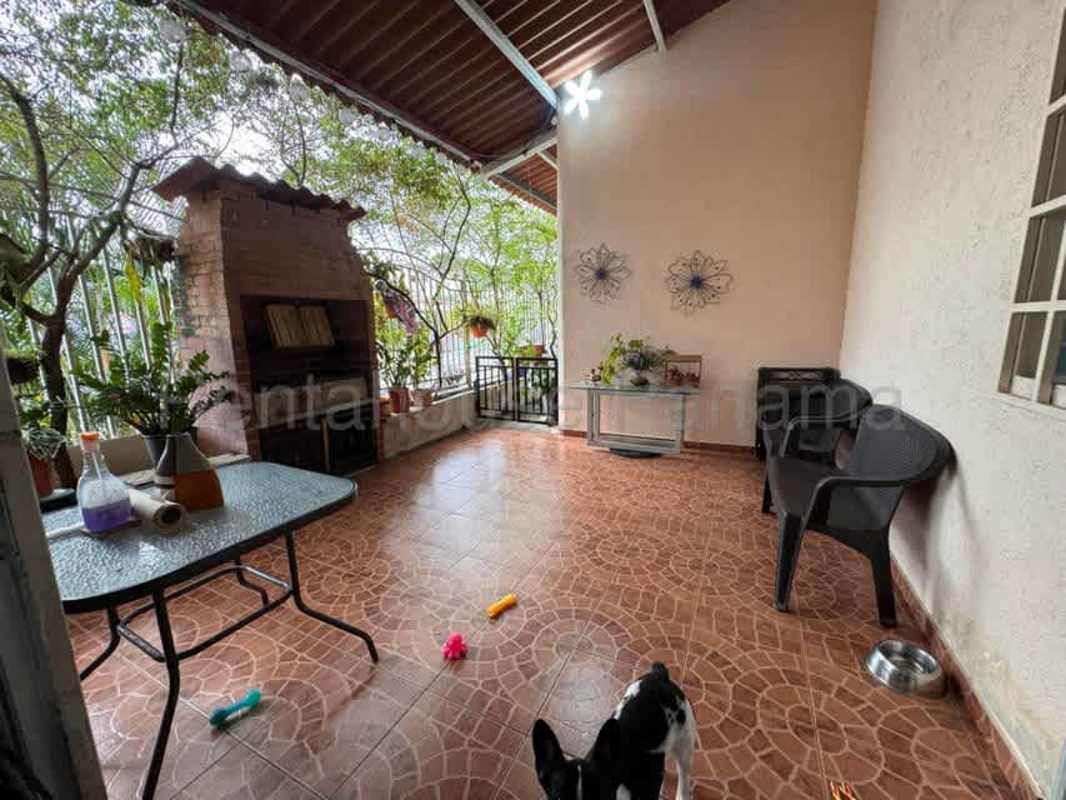 Spacious 4BR Corner House Villa Lucre with Terrace