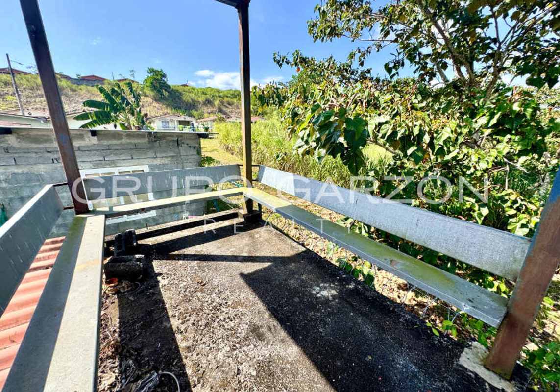 Simple bedroom with tile floor and natural light in house for sale PH Brisas del Lago Panama