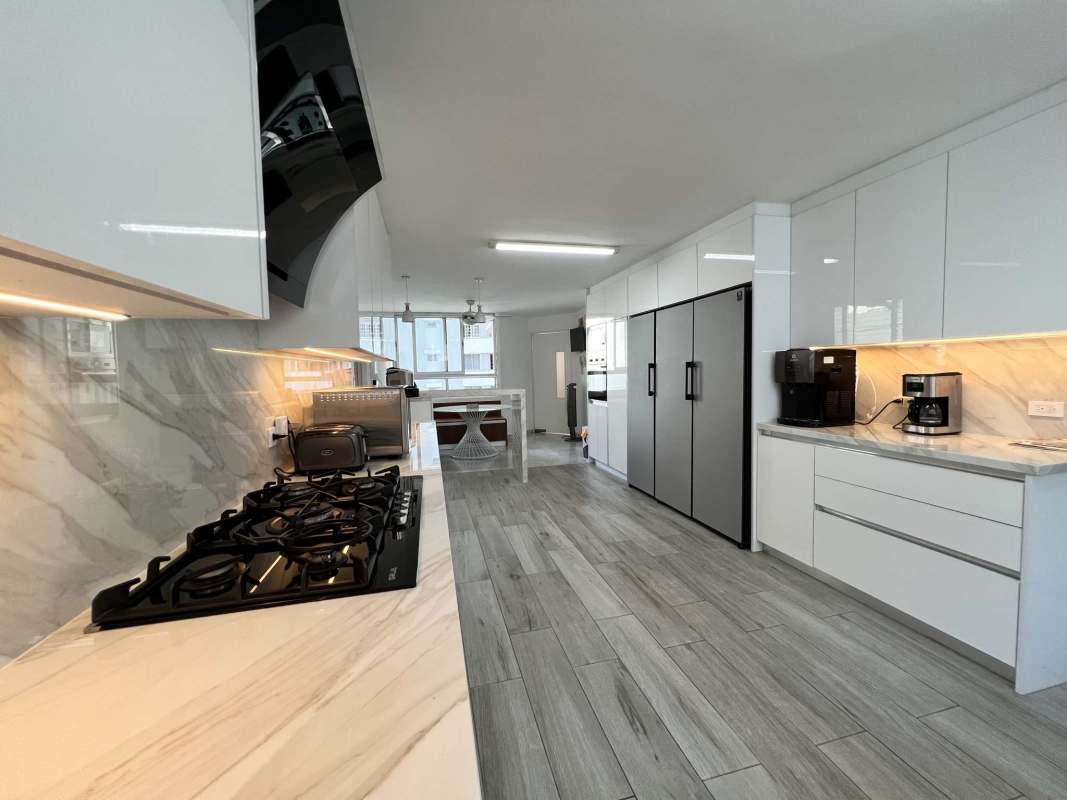 Elegant master bedroom with ocean views and en-suite bathroom PH Ocean Front Punta Paitilla Panama