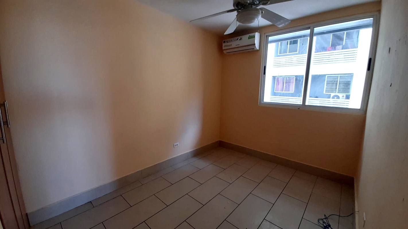 Third bedroom with closet ceiling fan PH Met View Villa de las Fuentes Panama