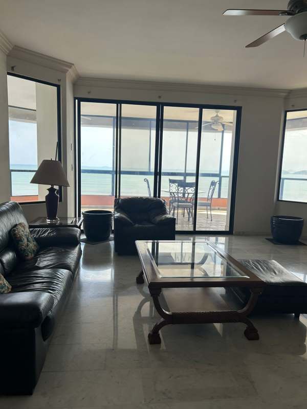 Living area with floor-to-ceiling windows and ocean view balcony in PH Regent Punta Paitilla