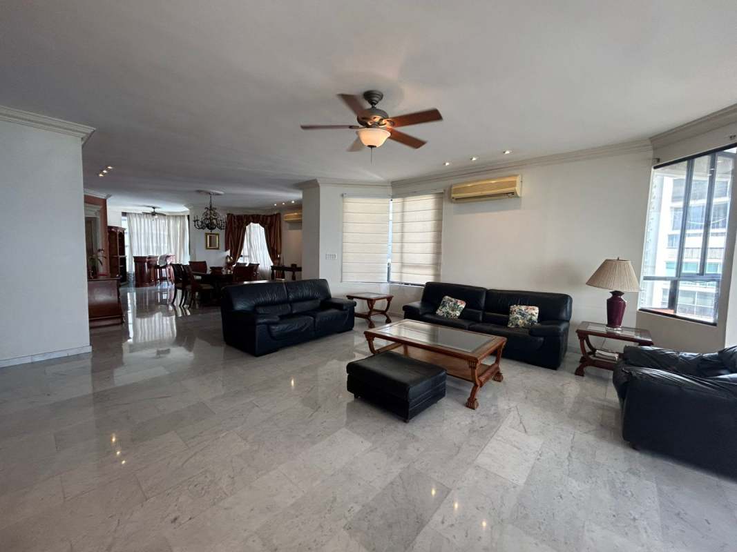 Home office or lounge with panoramic bay windows and ocean view at PH Regent Punta Paitilla