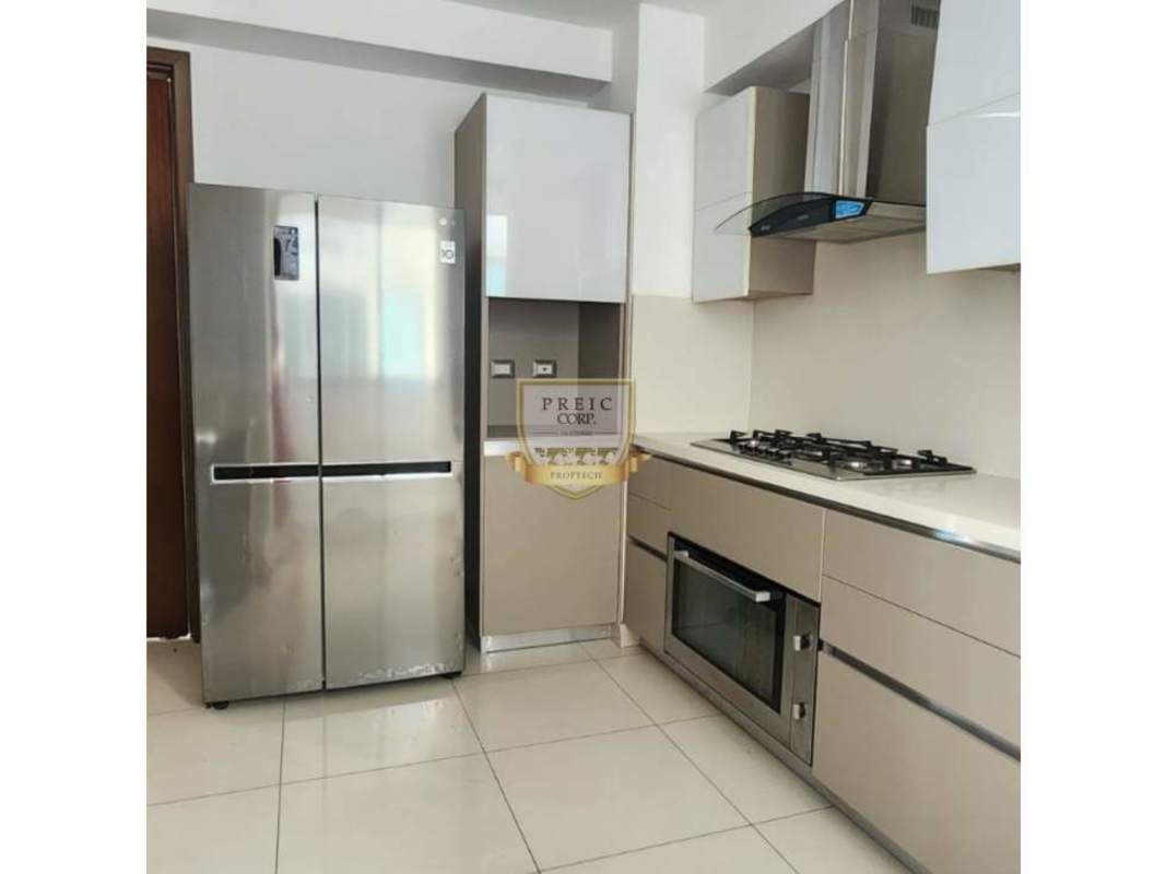 Modern bathroom with glass-enclosed shower, double vanity and quality finishes in PH Ocean Two Costa del Este Panama