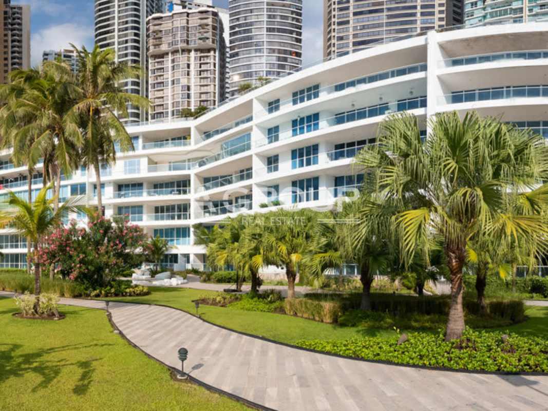 Luxury 4BR Apartment with Bay Views in Miradores at The Point Panama