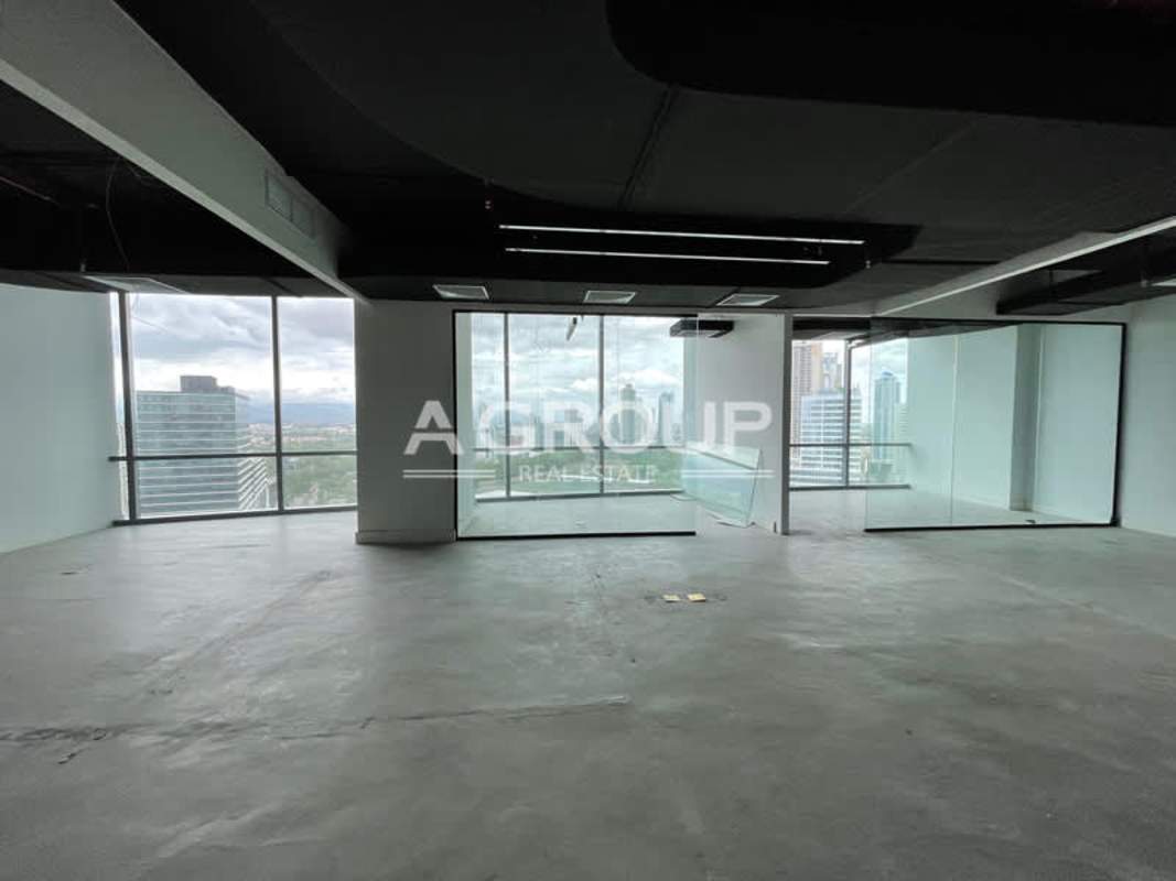 Flexible office shell with industrial ceilings Financial Park Costa del Este Panama