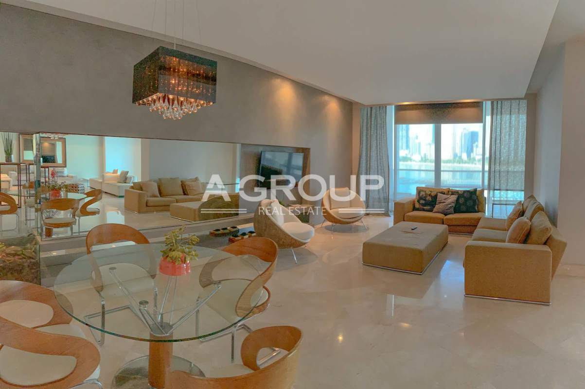 Elegant spacious living room with panoramic bay views at Miradores the Point Punta Paitilla Panama