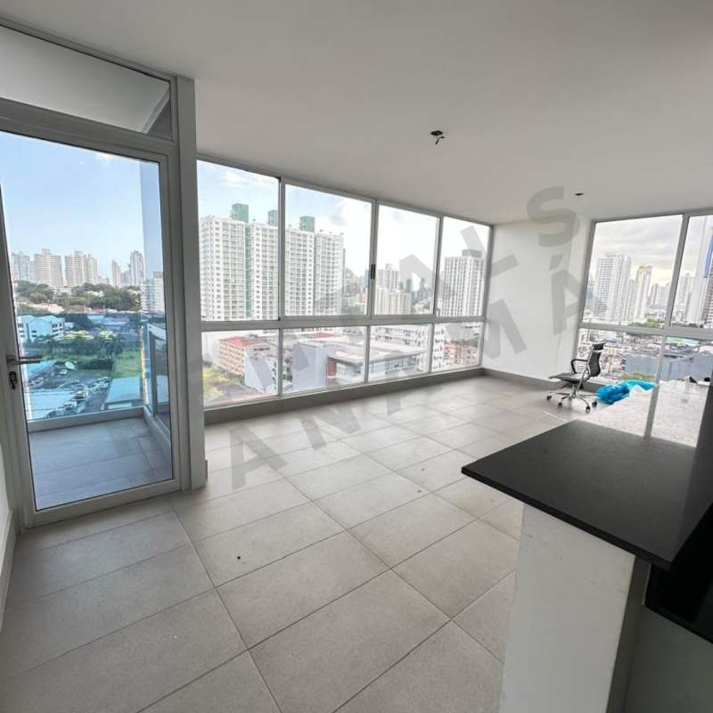 Bright living room with balcony access overlooking city skyline in PH Loma Vista Tower Panama