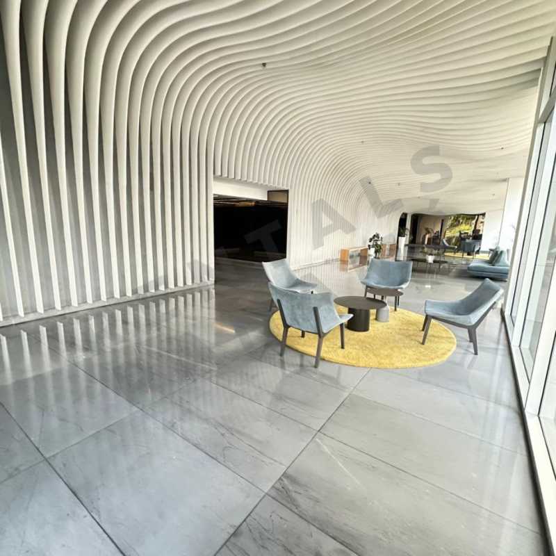 Private cinema with tiered recliner seating at PH Loma Vista Tower Panama