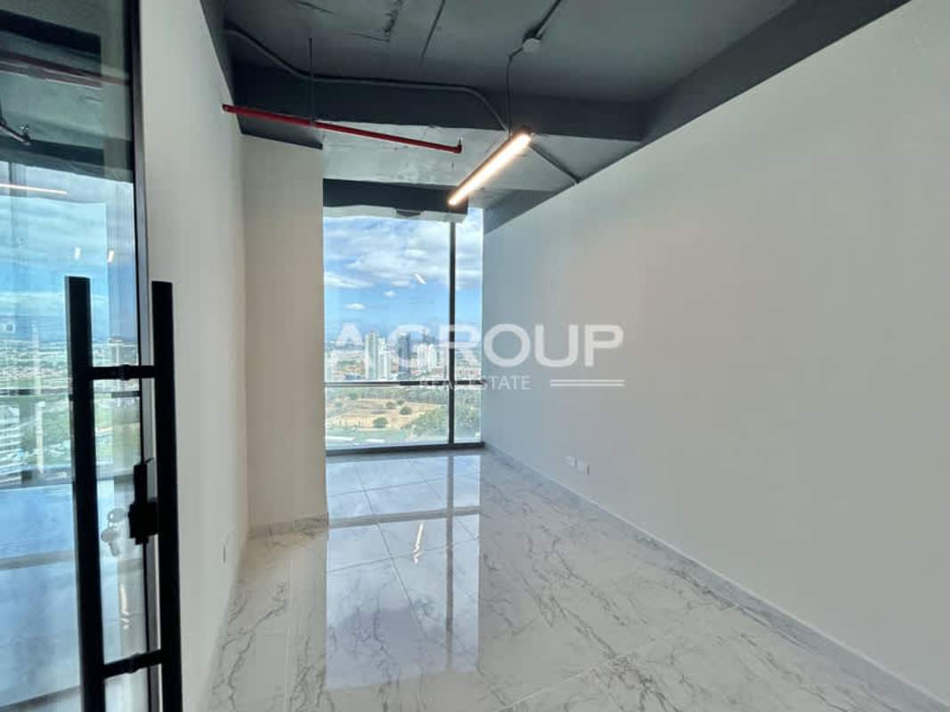 Office space with exposed piping, marble tile and full windows in Financial Park Tower Panama