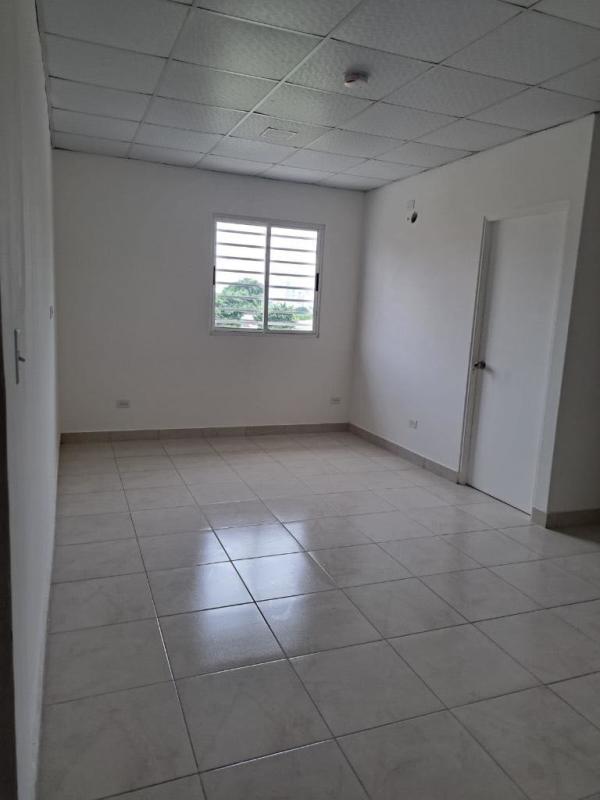 Bright empty room with ceramic tile floor and city view in Residences San Cristobal Panama