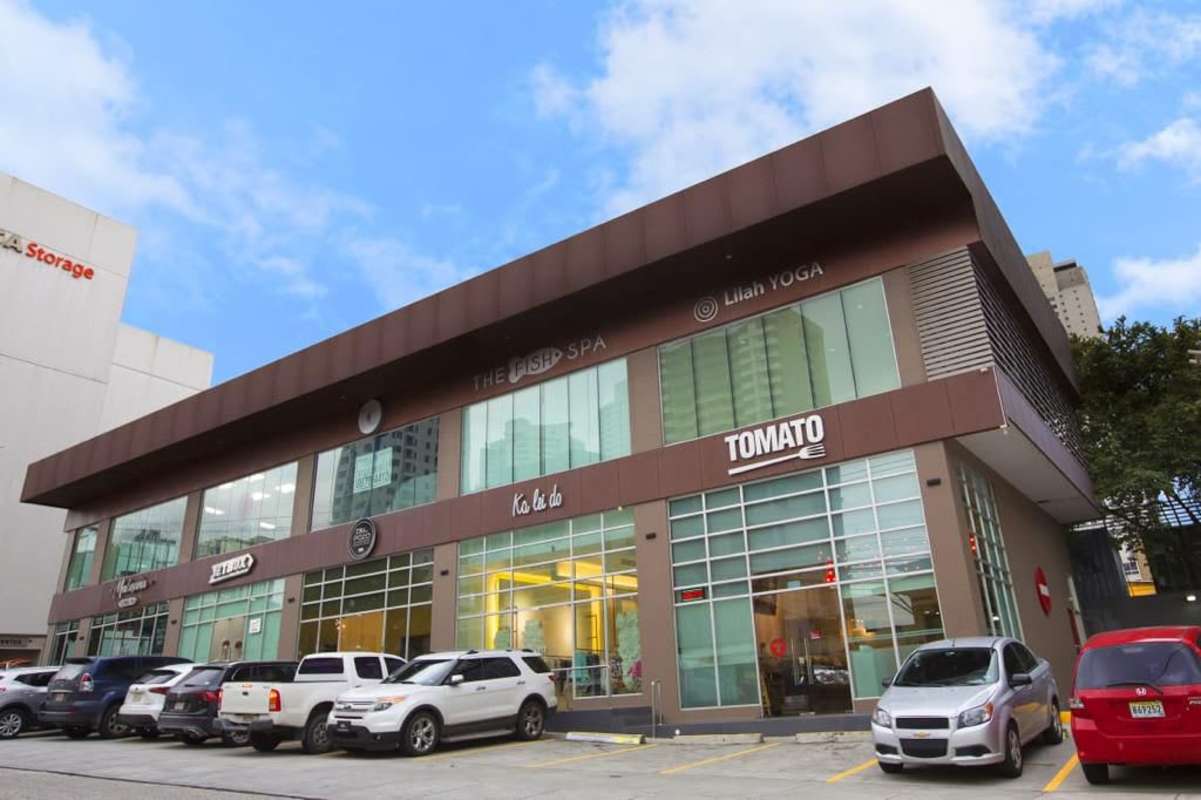 Exterior view of Plaza 75 retail and business plaza in San Francisco Panama City for lease
