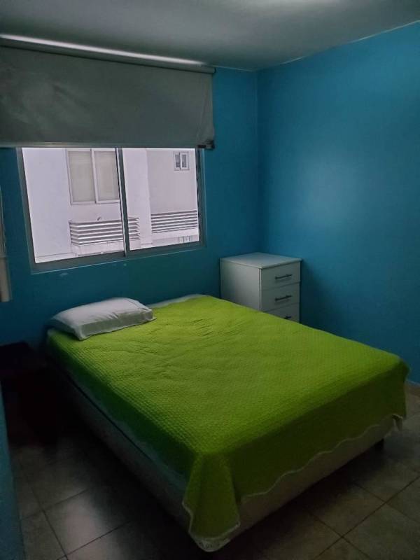 Furnished bedroom with blue wall, double bed, air conditioning in PH Cosmopolitan Pueblo Nuevo Panama