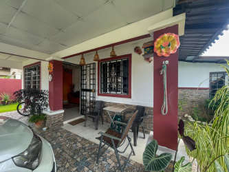 Bathroom with tiled shower, mirror cabinet, pedestal sink in David Chiriquí Panama