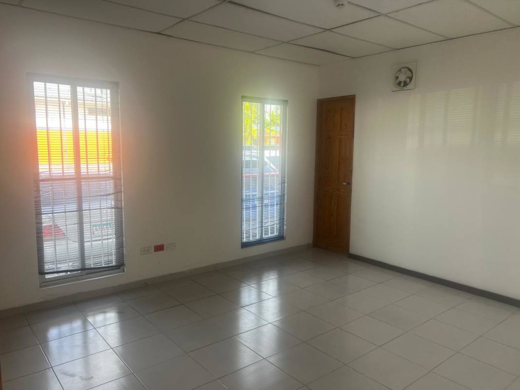 Exterior view of industrial warehouse building with parking area in Metropark Panama