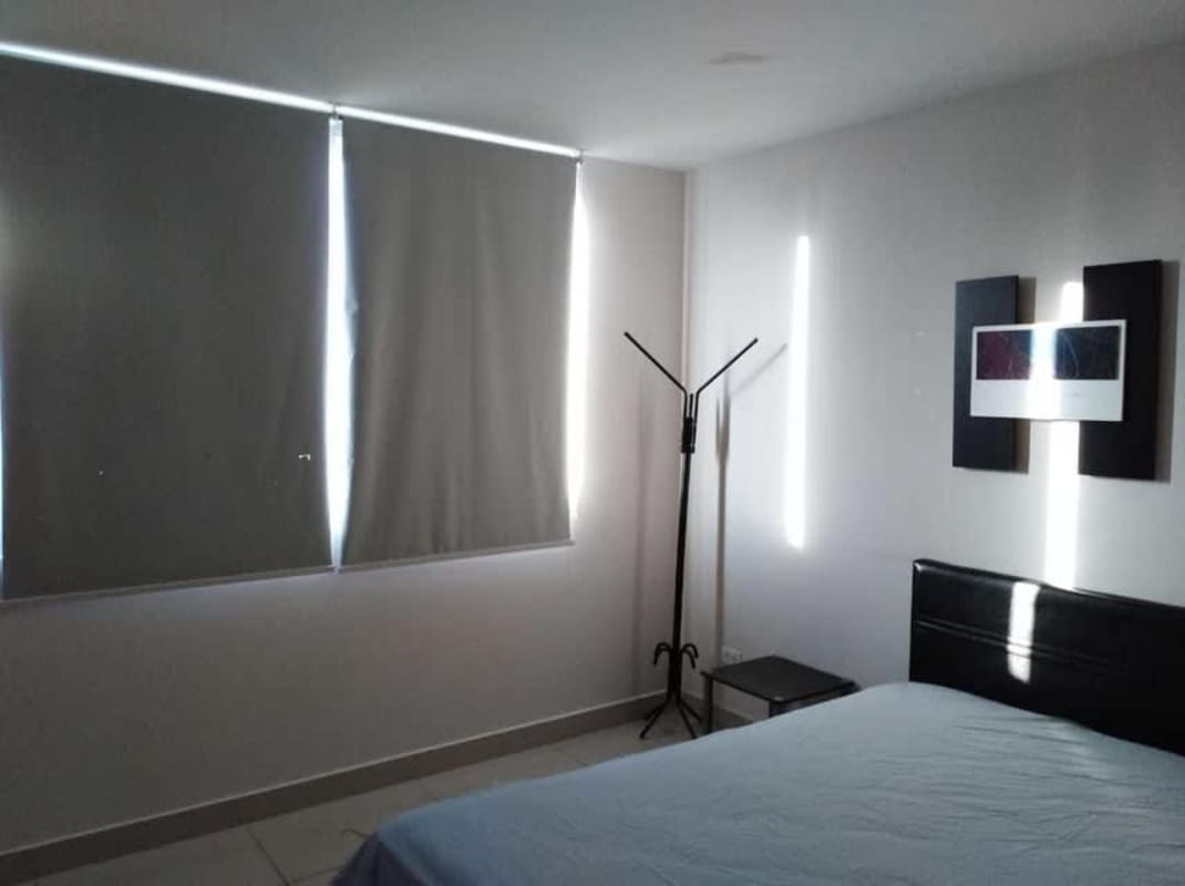 Modern 2BR Condo Balcony Pool Carrasquilla Via España