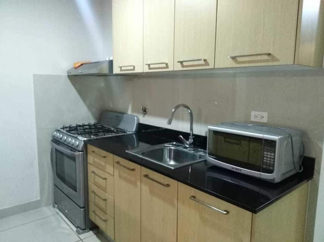 Bedroom in Torre Carrasquilla with closet, split AC and large window Panama