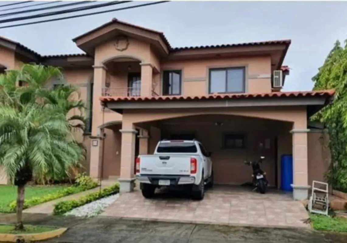 Two-story Mediterranean style duplex house corner lot with garage in Residencial Versalles Juan Díaz Panama