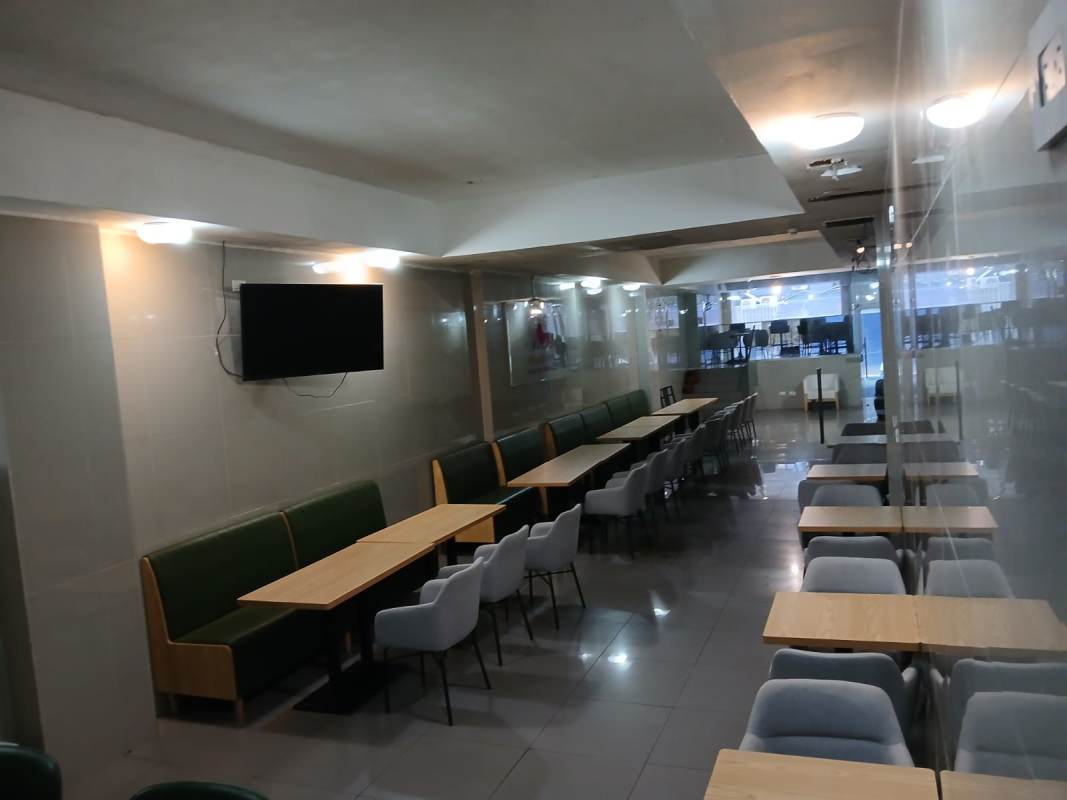 Reception and order counter with granite top, beverage cooler and TV screen in commercial space for lease Panama City