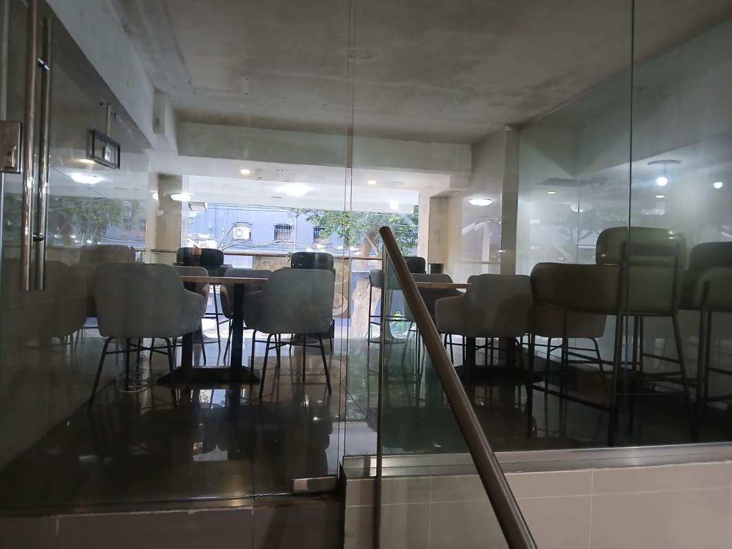 Glass enclosed dining or meeting room with city street view commercial restaurant for rent Panama City